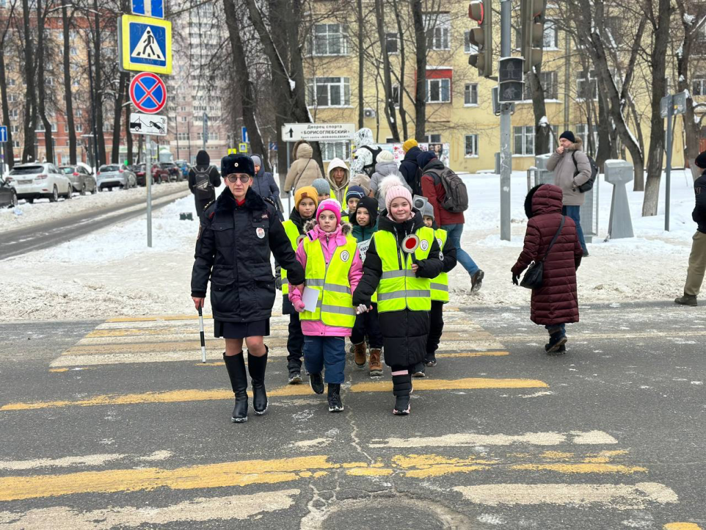 Пешеходную экскурсию «Дом-школа-дом» провели для школьников в Раменском -  РамРадио